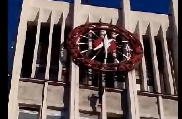 Фенове заснеха с телефон Дани Меджикс на 31 метра над земята, любителските кадри са качени в YOUTUBE