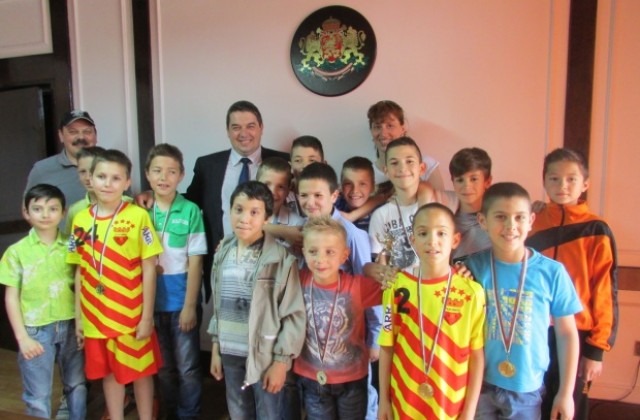 Горнооряховският кмет се срещна с най- малките хандбалисти на Раховец