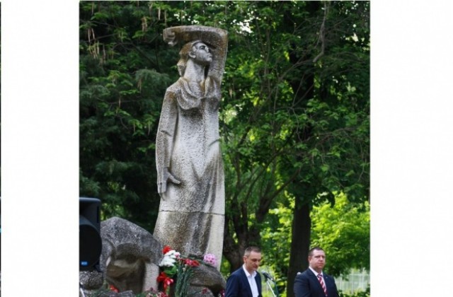 Поклонение за трима ятаци организираха от БСП-Стражица