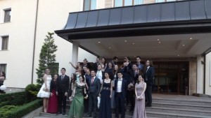 Абитуриентските баловезабавление но и отговорност