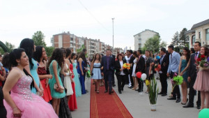 Стражица изпрати абитуриентите си