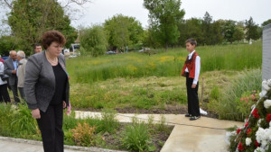 Дарители помогнаха за нов войнишки паметник във вълчидолско село СНИМКИ