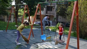Детските площадки в Созопол светнаха