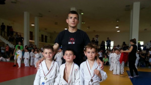 Нови пет медала за Десант