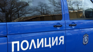 Крадци правят дупка в стената на склад крадат за 7