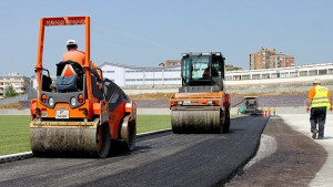 Започнаха да полагат основата на пистата на стадион Ивайло