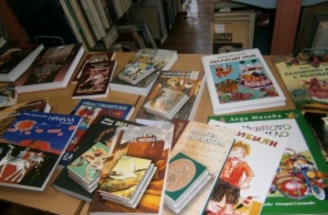 Даряват книги на стойност 3500 лв. на библиотеката в Кюстендил и І ОУ „Св. Св. Кирил и Методий