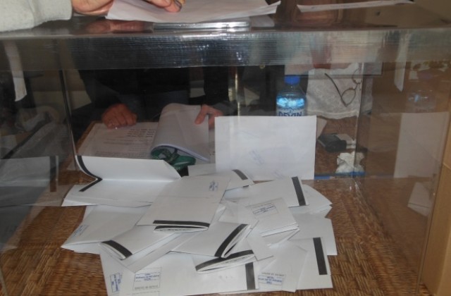 Манолова се опасява от промяна на местния вот след заселването на избиратели