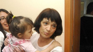 Изписаха от болницата битата 2годишна Сияна