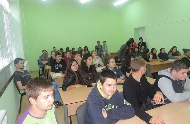 Районна прокуратура проведе обучение на ученици от Д. Дъбник