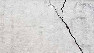 Жив бетон запълва пукнатини