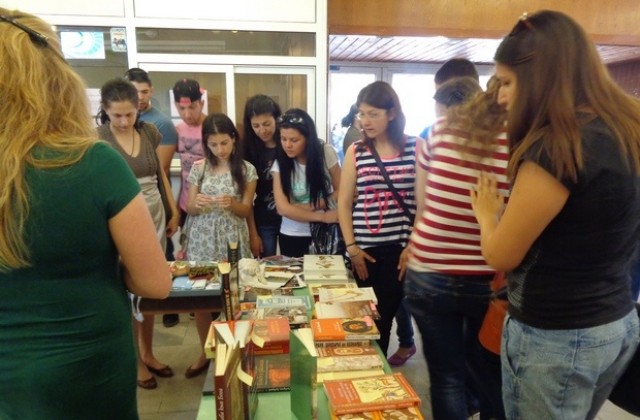 Ректоратът на ВТУ домакин на благотворителен базар в подкрепа на живота