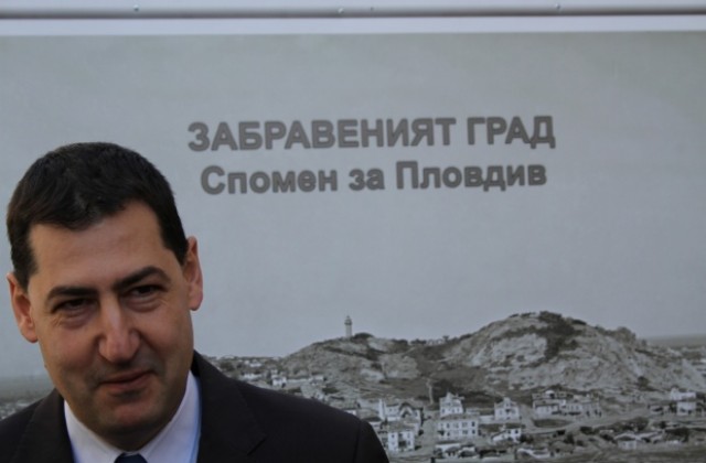 Иван Тотев е човекът, дал разрешение за чалгата на Античния театър
