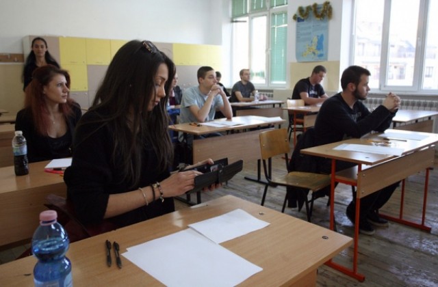 Учениците се явяват на матури по български и литература