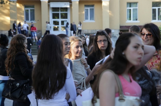 Повече от 58 000 зрелостници на матура