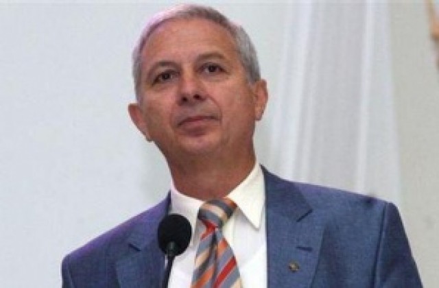 Проф. Огнян Герджиков представя в Казанлък книгата си „Аз не бях политик“