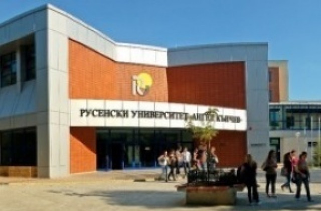 Награждават първенците на университета