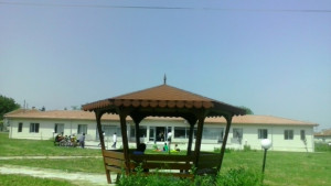 Деца с увреждания се учат да танцуват и играят заедно