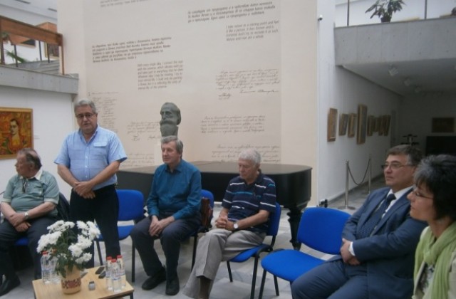 Торготерм дариха книги на библиотеката и І ОУ „Св. Св. Кирил и Методий