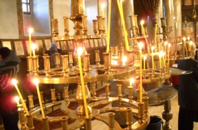 Почитаме Светите равноапостоли Константин и Елена