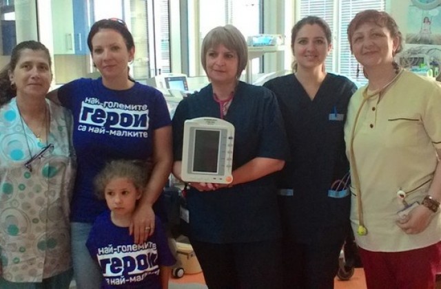 Дарик дари апаратура за недоносени деца на болницата в Сливен