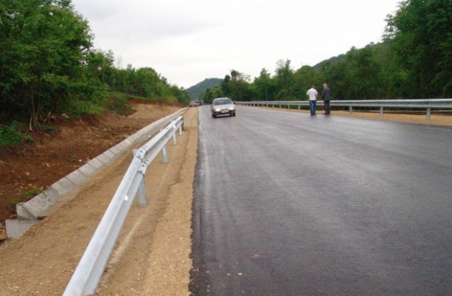 Ремонтираха и отвориха пътя В. Търново - Елена