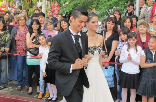 И в Лясковец абитуриентите ще дефилират по червен килим