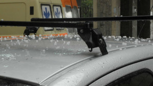 Предупреждават за градушка над южните райони в София