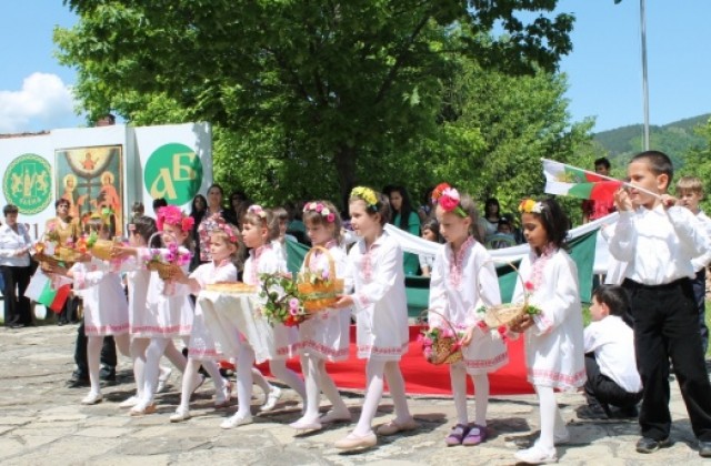 Елена празнува