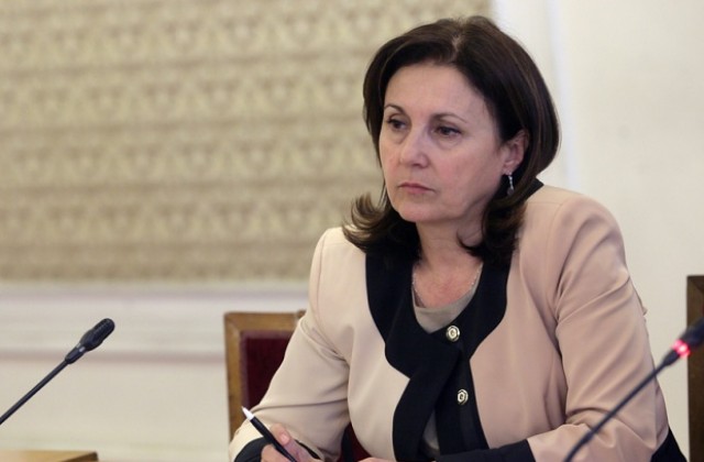 Бъчварова: Работим по всички линии срещу трафика на хора