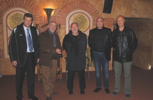 Кметът Даниел Панов с признание и благодарност от УЕФА