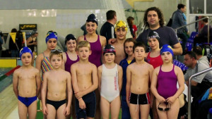 12 медала за наши състезатели от турнир по плуване