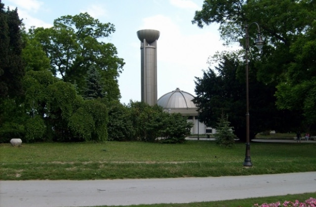 Обсерваторията става на 47, отваря широко врати за посетители