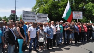 Стотици фермери на протест край Димитровград