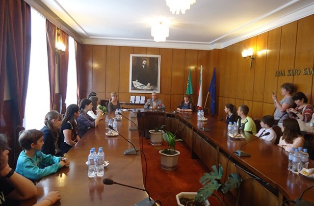 Кметът поздрави ученици за постиженията им