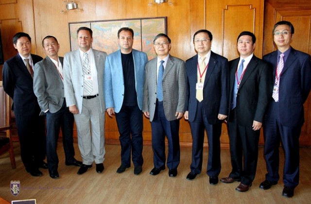 Кметът Даниел Панов посрещна делегация от китайски журналисти