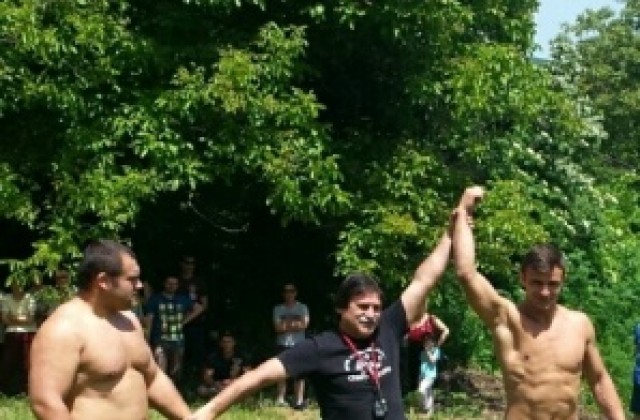 Над 20 младежи се бориха на традиционния събор в село Сулица
