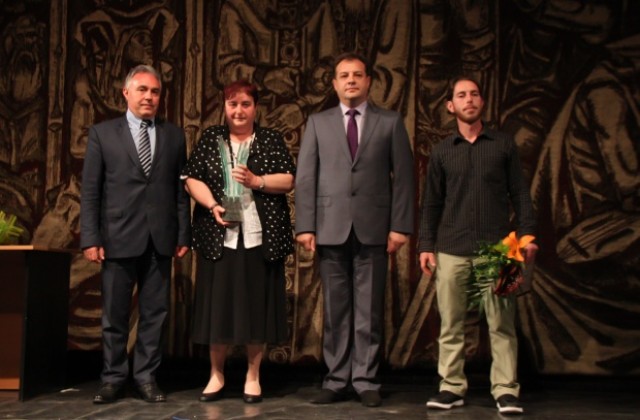 Д-р Радка Пенчева и Наню Бакалов са първите носители на наградата Култура