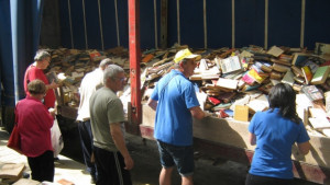 Близо 100 дупничани пренесоха 20 000 книги