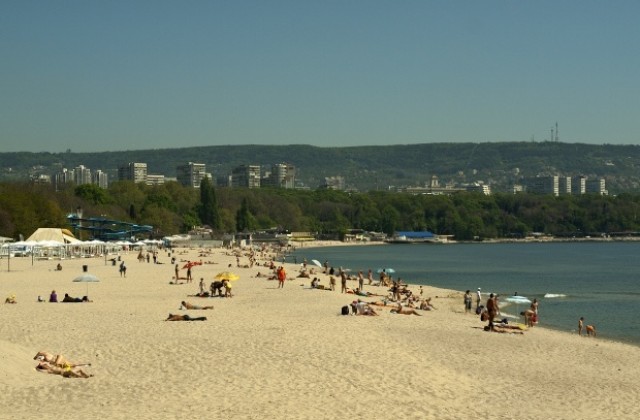 Слънчево и топло време, възможни са гръмотевици