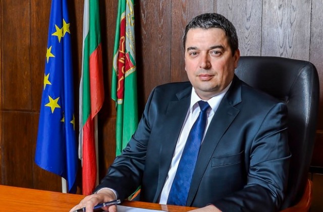 Празнично приветствие за 24 май на кмета инж. Добромир Добрев