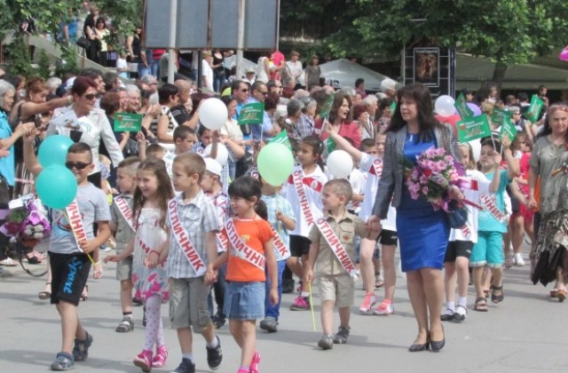 Празничен парад в Горна Оряховица за 24 май