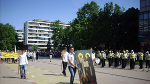 Стогодишна икона поведе празничното шествие за 24 май в Добрич