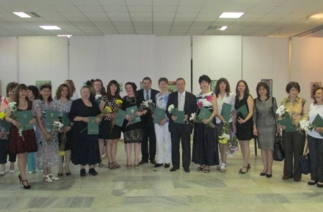 Кметът на Г. Оряховица награди учители с индивидуален принос в образованието