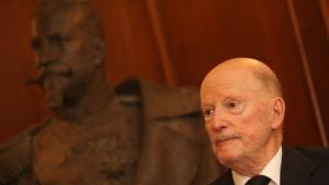 Детският лик на цар Симеон II стоял върху знамето на