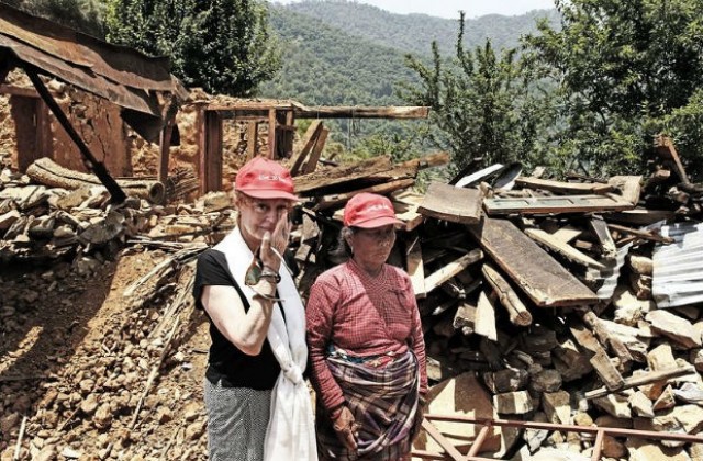 Сюзън Сарандън призова туристите да посещават Непал и след земетресенията