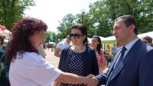 Министър Танева Др Иван Иванов е пример за добра местна