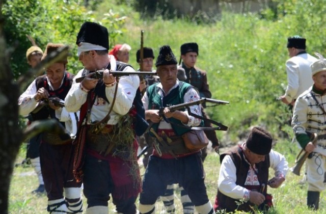 Над 200 членове на клуб Традиция участваха в Боевете при Дебневски боаз