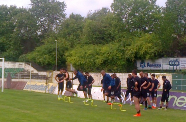 На „Тича“ продават до сряда билети за финала