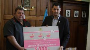 Пловдивско семейство получи 5000 лева за тризнаци